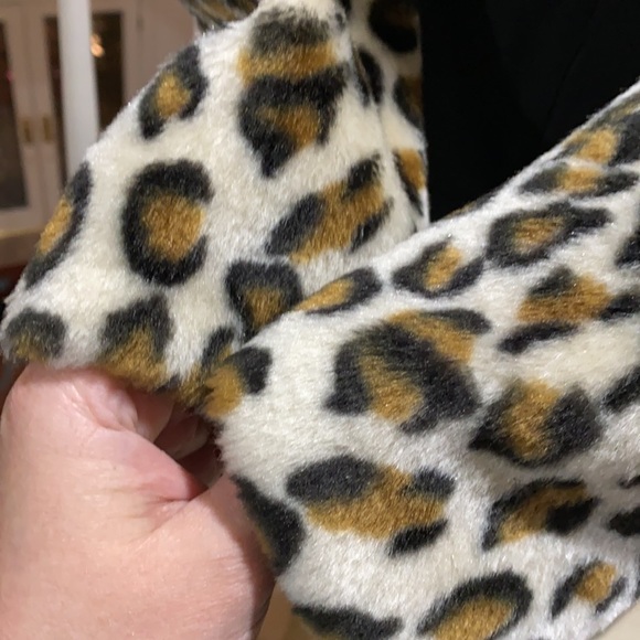 Leopard 🦥jacket - Picture 3 of 7